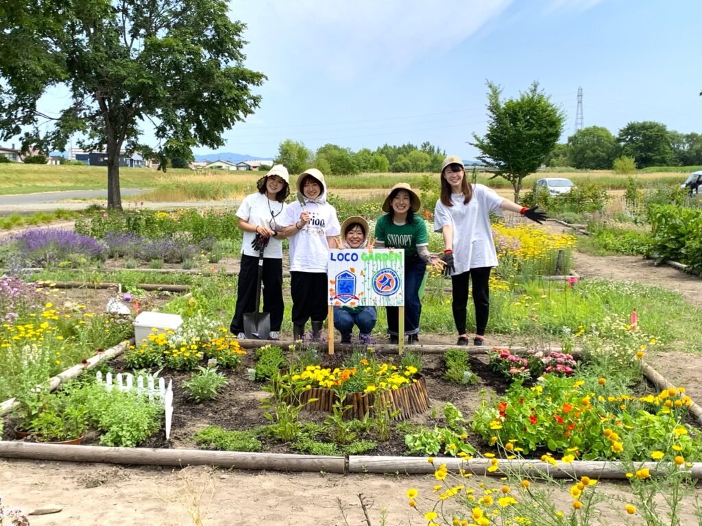 ロコ・ソラーレ、ロコ・ステラの皆さんが、ハーブガーデンで敷きつめ堆肥を使ってくれました！